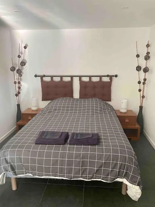 Appartement 2-4 Pers. Piscine, Entre Aix Et Cassis La Destrousse 0*,  France