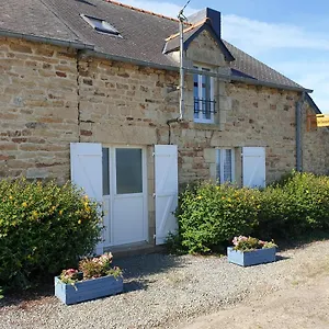 Charming Traditional 2-bed Near Hébergement de vacances Plémet